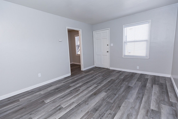 1095 Cherry - Long Beach Real Estate Photographer-44