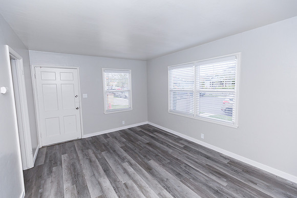 1095 Cherry - Long Beach Real Estate Photographer-37