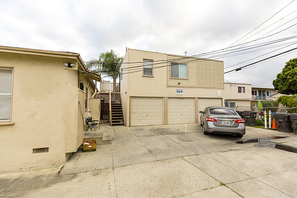 1095 Cherry - Long Beach Real Estate Photographer-59