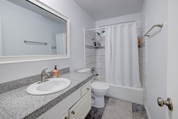 627 Grant St Interior-005