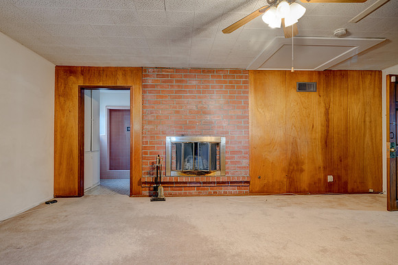 1359 W 15th St Interior-002