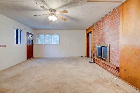 1359 W 15th St Interior-009