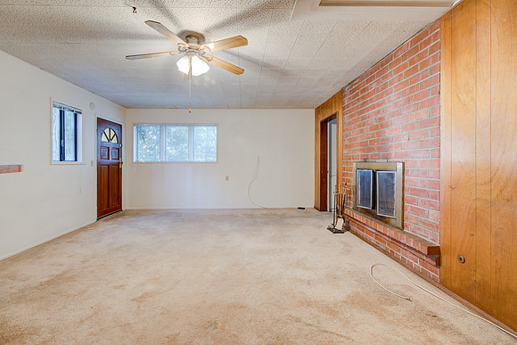 1359 W 15th St Interior-010