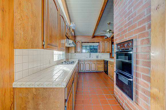1359 W 15th St Interior-040