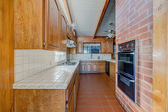 1359 W 15th St Interior-041