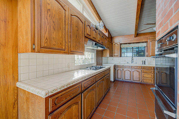 1359 W 15th St Interior-042