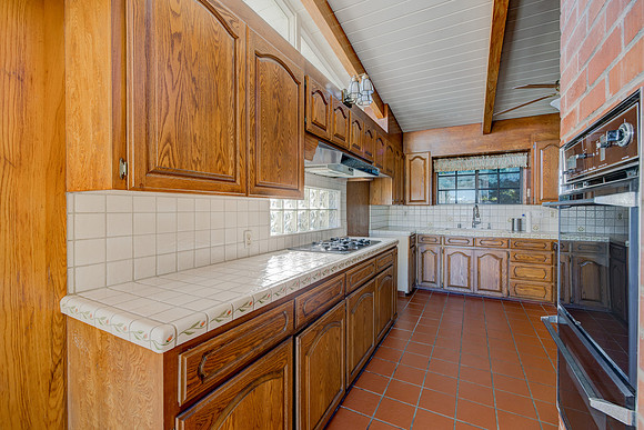 1359 W 15th St Interior-043