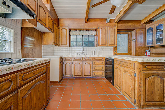 1359 W 15th St Interior-044