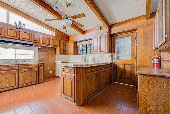 1359 W 15th St Interior-046