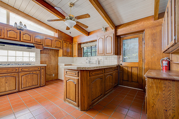 1359 W 15th St Interior-047