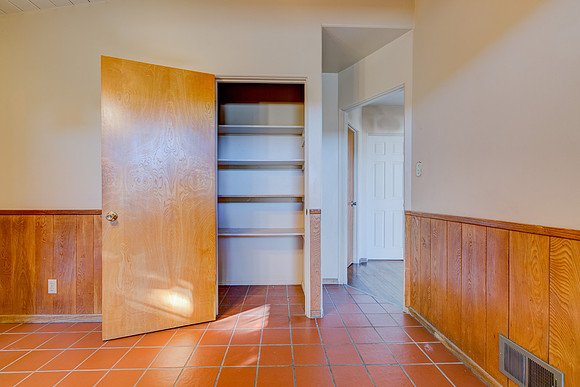 1359 W 15th St Interior-055