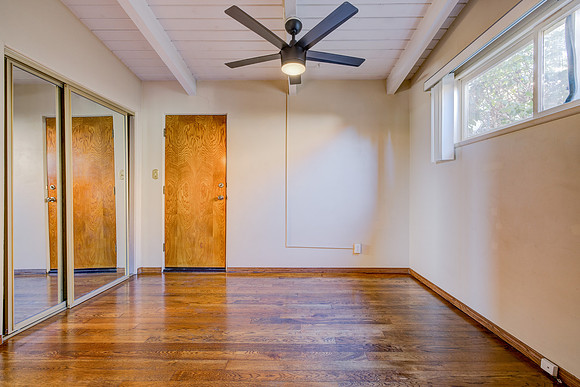 1359 W 15th St Interior-058