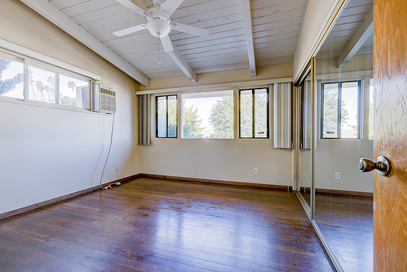 1359 W 15th St Interior-070