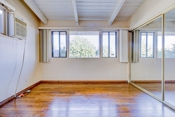 1359 W 15th St Interior-071