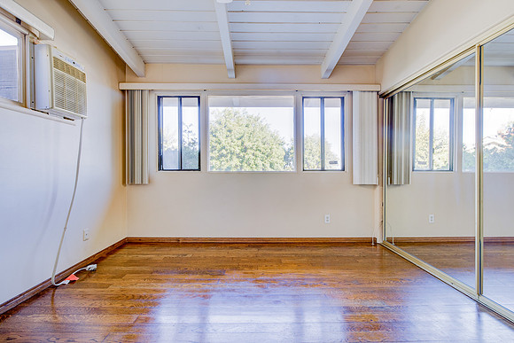 1359 W 15th St Interior-072