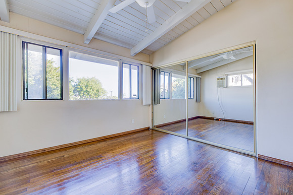 1359 W 15th St Interior-073