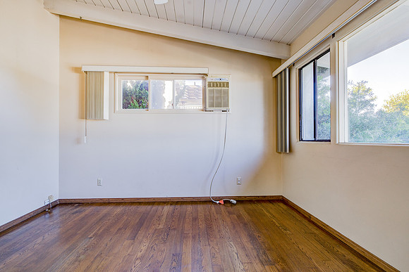 1359 W 15th St Interior-074