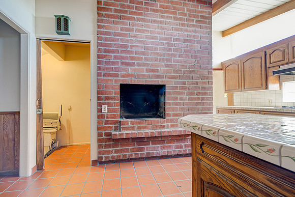 1359 W 15th St Interior-080