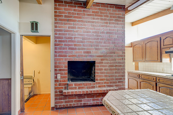 1359 W 15th St Interior-081