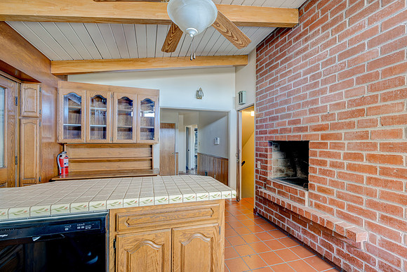 1359 W 15th St Interior-083