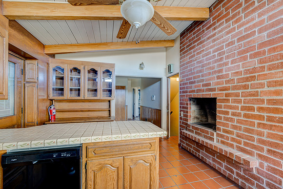 1359 W 15th St Interior-084