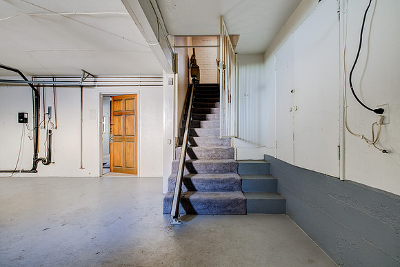1359 W 15th St Interior-087