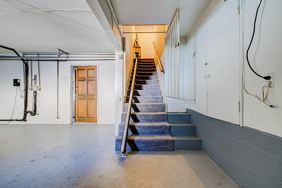 1359 W 15th St Interior-088
