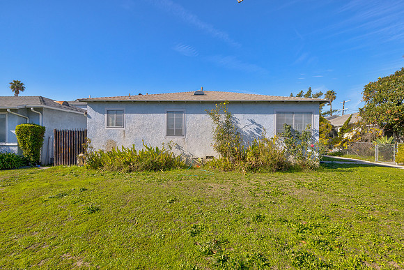 9021 Redding Ave Exterior-009