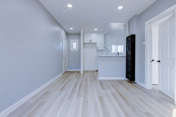 187 W 41st St -006
