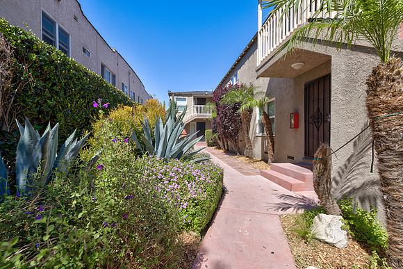 2011 Cedar Ave Long Beach Exterior-010
