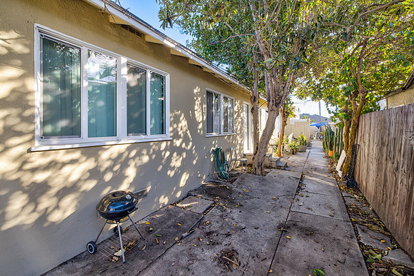 4810 W 104th St  Exterior-003