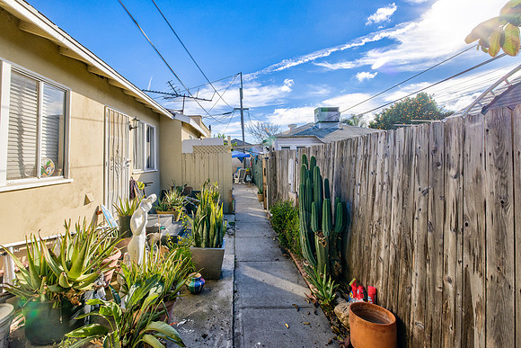 4810 W 104th St  Exterior-006