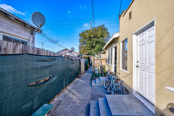 4810 W 104th St  Exterior-009