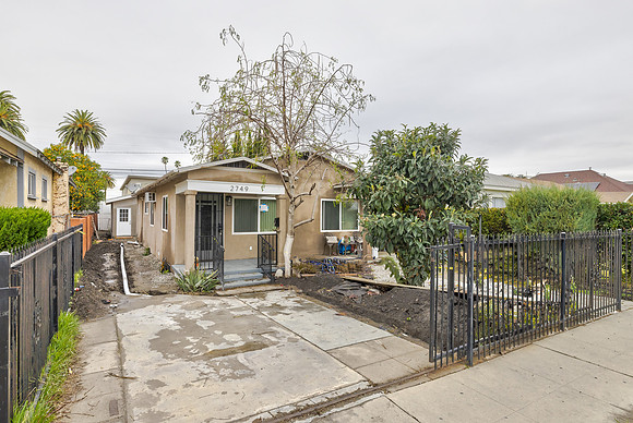 2747 S Mansfield Ave Exterior-001
