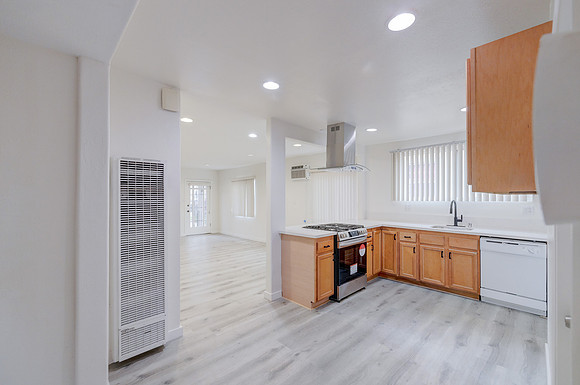 2747 S Mansfield Ave Interior-013