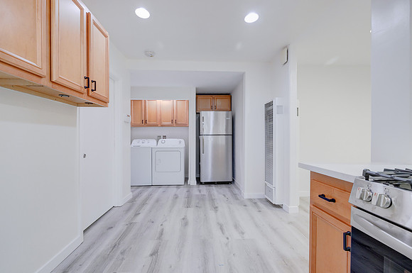 2747 S Mansfield Ave Interior-015