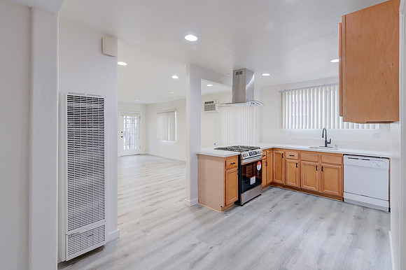 2747 S Mansfield Ave Interior-012