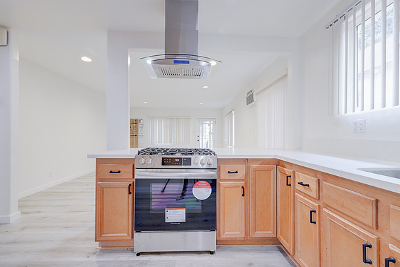 2747 S Mansfield Ave Interior-016