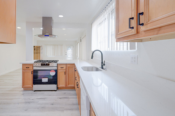 2747 S Mansfield Ave Interior-017