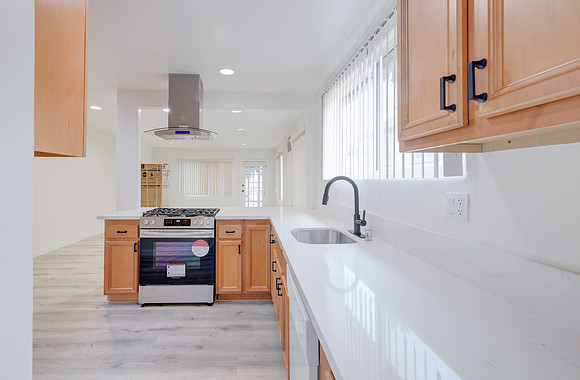 2747 S Mansfield Ave Interior-018