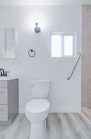 2747 S Mansfield Ave Interior-027
