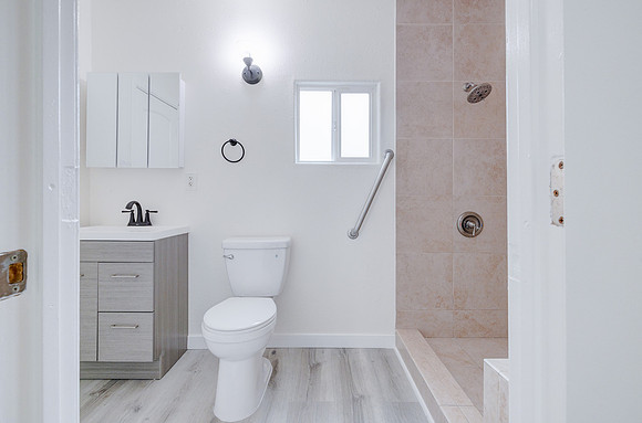 2747 S Mansfield Ave Interior-023