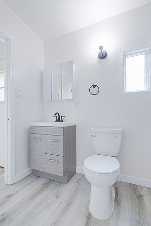 2747 S Mansfield Ave Interior-029