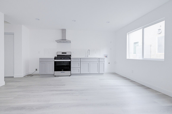 2747 S Mansfield Ave Interior-030