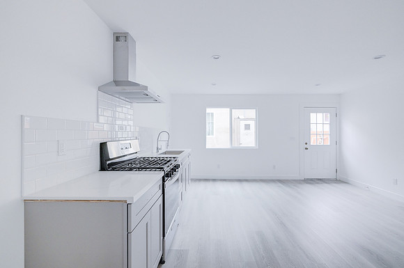 2747 S Mansfield Ave Interior-038