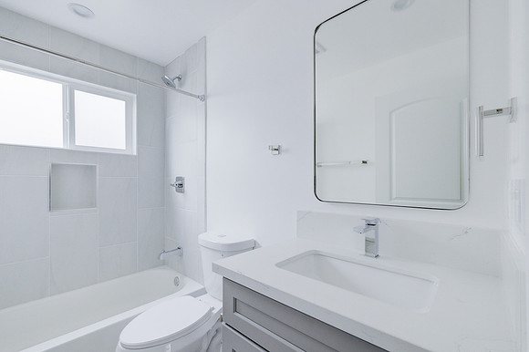 2747 S Mansfield Ave Interior-041