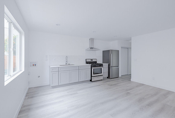 2747 S Mansfield Ave Interior-054