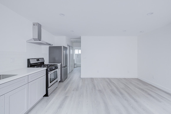 2747 S Mansfield Ave Interior-056