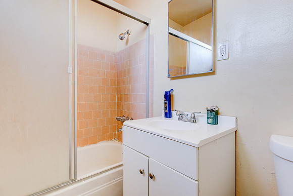 1343 W 96th St-025