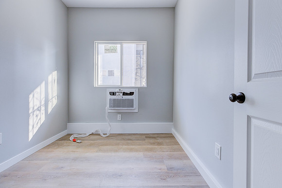 187 W 41st St -043